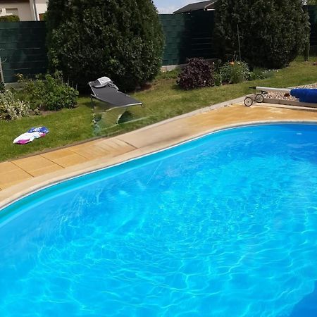 Ferienwohnung Bienwald Mit Pool Fuer 4 - 6 Personen Mit 3 Schlafzimmern Grobitz Exterior foto